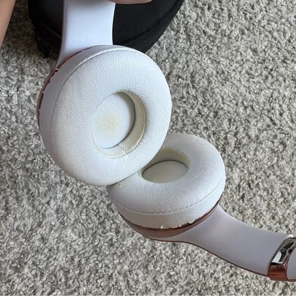 Beats rose gold headphones - Picture 5 of 6